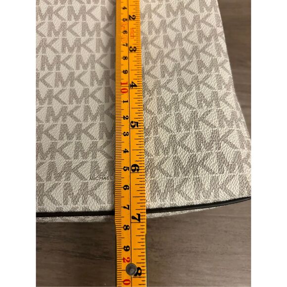 Michael Kors Trisha Medium Logo Crossbody Bag EUC - Picture 10 of 16